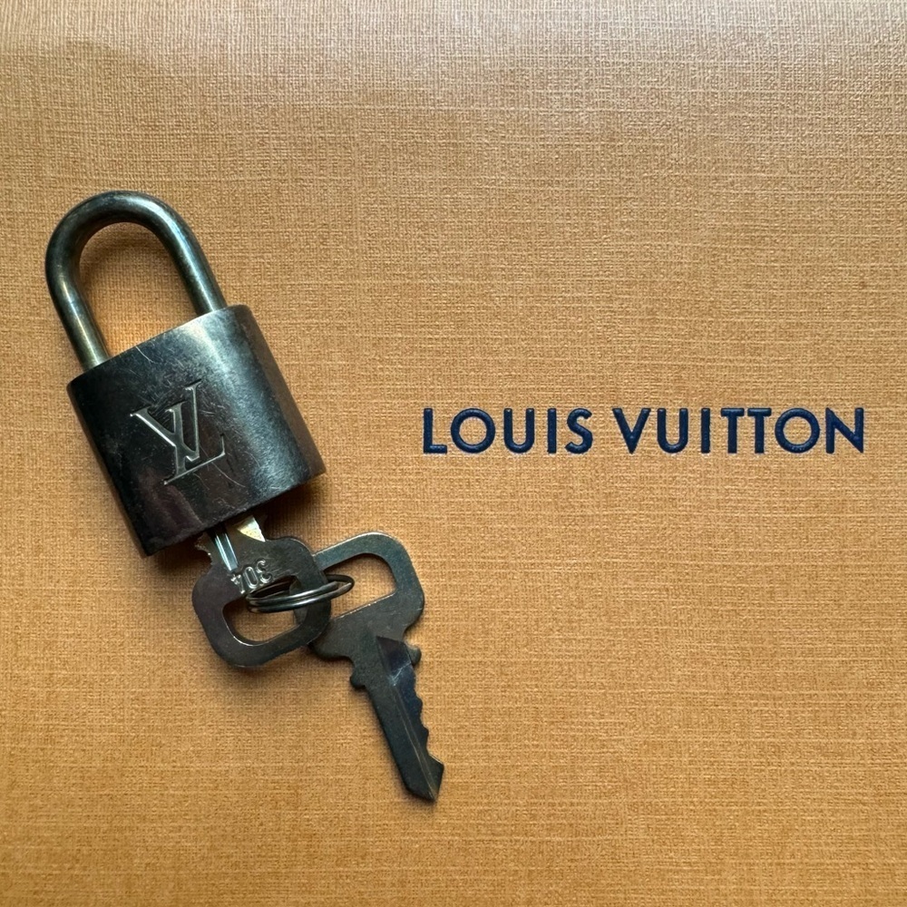 Louis Vuitton Lock & TWO Keys (#304)